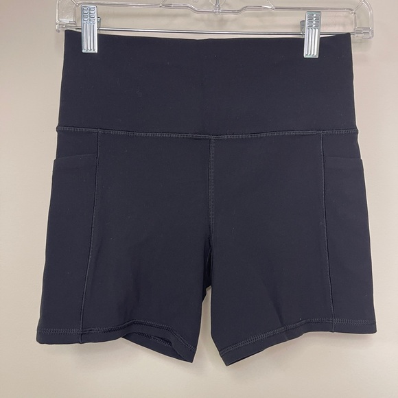 Athleta Pants - Athleta: Black Salutation Stash Pocket II 5” Short, Size S